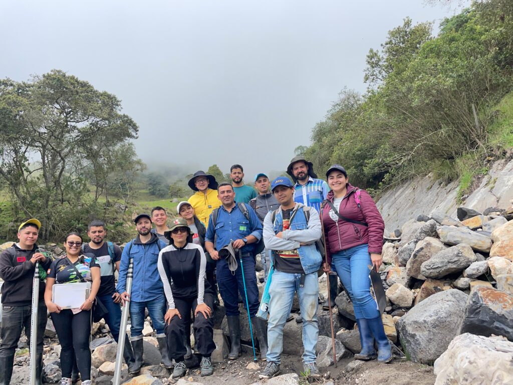 Estudiantes de Ingeniería Forestal de noveno semestre de la Sede UIS Málaga, realizaron una jornada de campo en la microcuenca la Plumajera