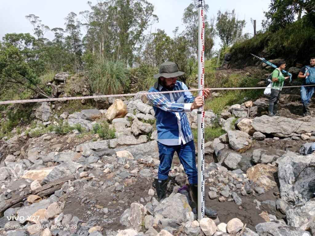 Estudiantes de Ingeniería Forestal de noveno semestre de la Sede UIS Málaga, realizaron una jornada de campo en la microcuenca la Plumajera