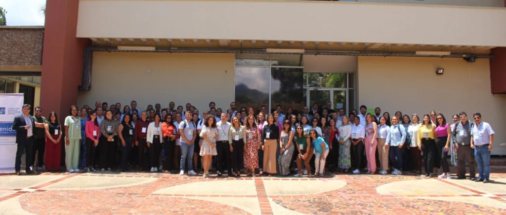 Foto grupal de los participantes del Encuentro.