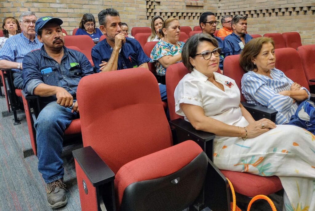 Imagen de asistentes a la asamblea general ordinaria de la Asociación de usuarios de UISALUD 