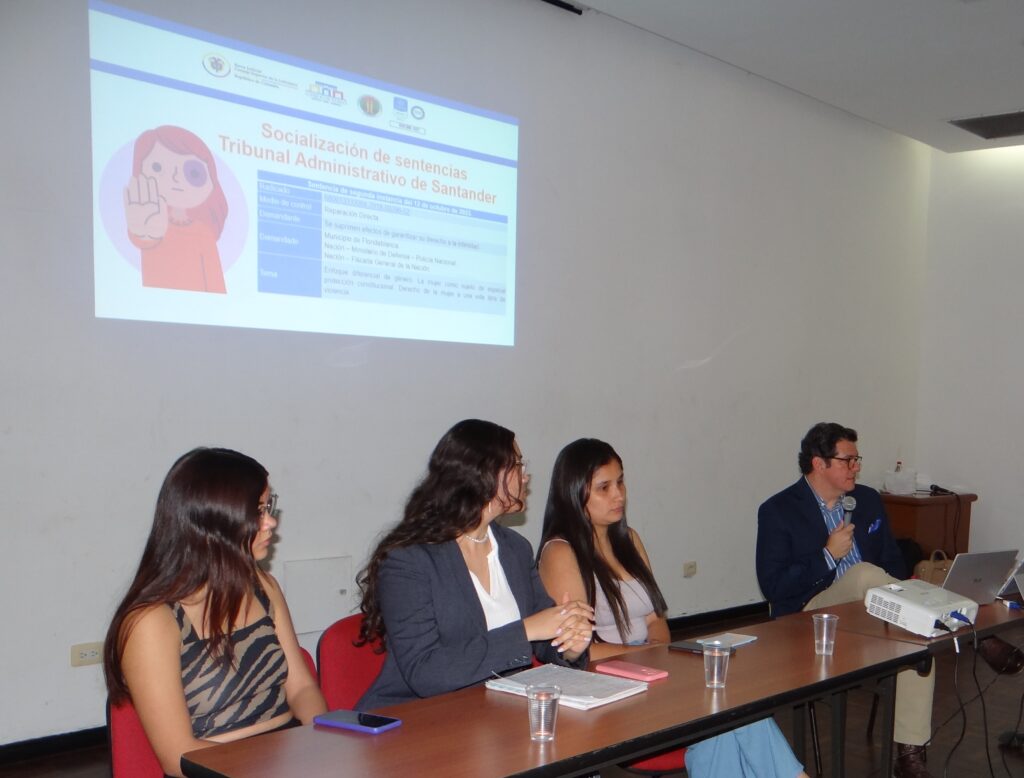 students and professors who are part of the Grupo de Litigio Estratégico Carlos Gaviria led the session with the support of Judge Iván Prada Macías from the Administrative Tribunal of Santander.