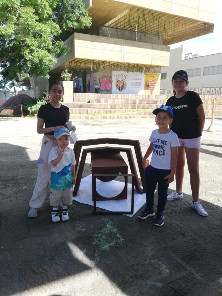 La escultura original de autoría del maestro Eduardo Ramírez Villamizar qepd-fue expuesta en esta jornada