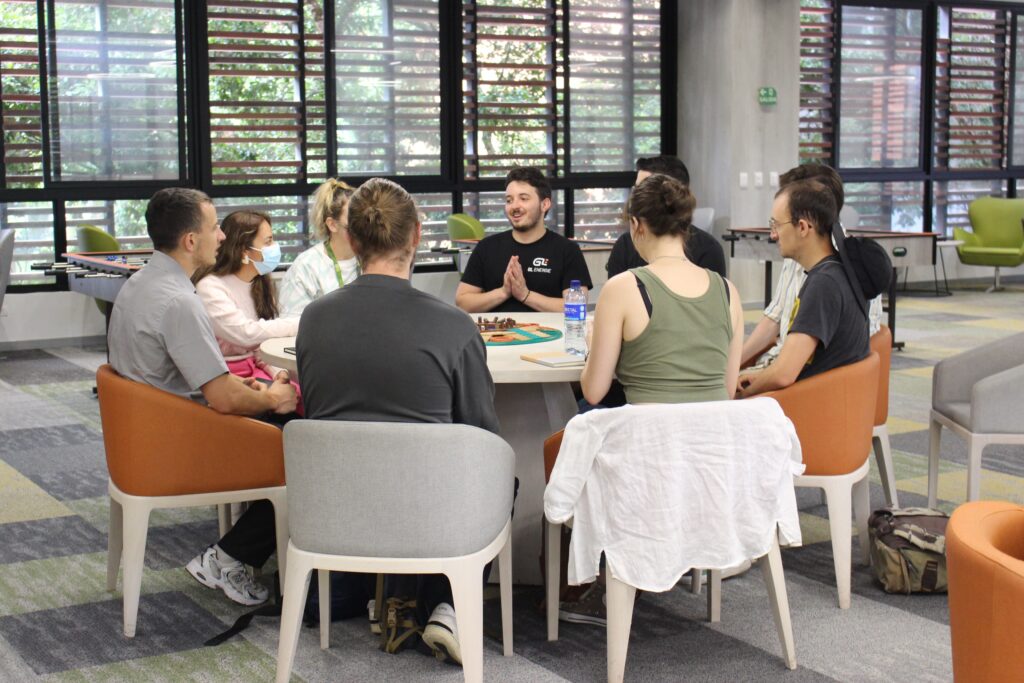 Grupo de estudiantes franceses en programa de movilidad académica e investigativa en la UIS.