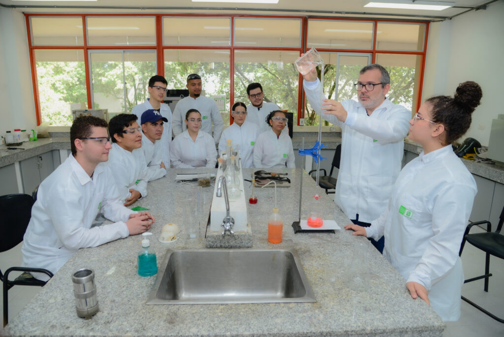 El programa de Ingeniería Metalúrgica y Ciencia de los Materiales de la Universidad Industrial de Santander continúa la celebración de sus 70 años de servicio y formación de profesionales 