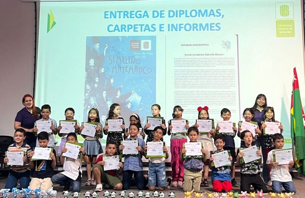 Emoción y enorme felicidad expresaron los padres y estudiantes por esta oportunidad.