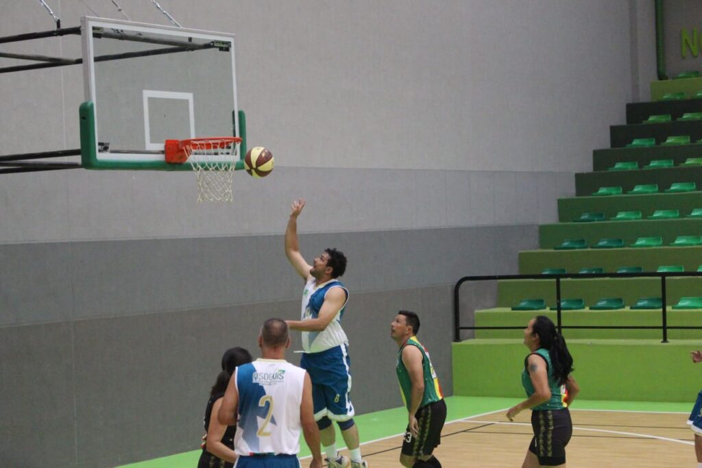 Imagen de juego de baloncesto