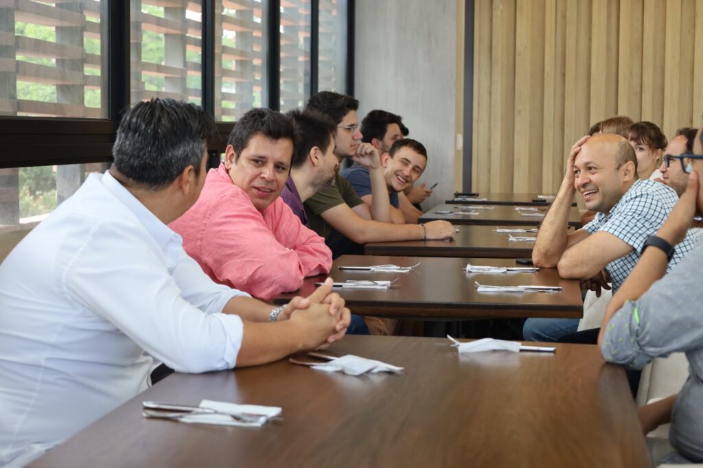 Aspectos de la reunión de profesores de la UIS con visitantes de CPE Lyon. 