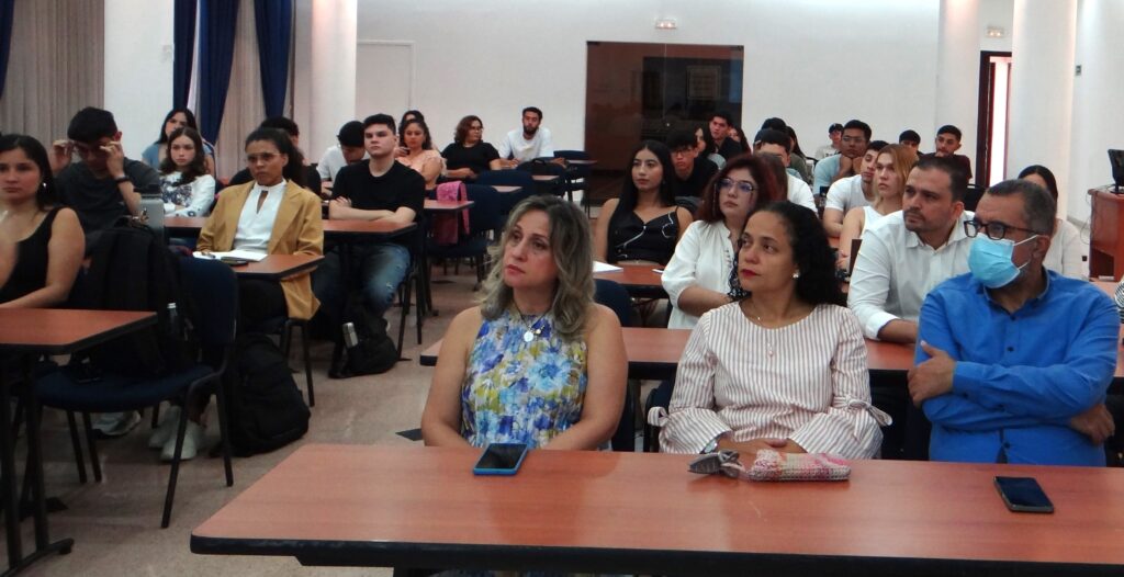 Estudiantes participantes en la Jornada de Inducción 