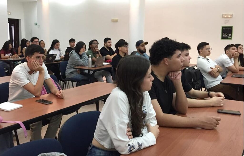 Estudiantes de último año de Derecho UIS