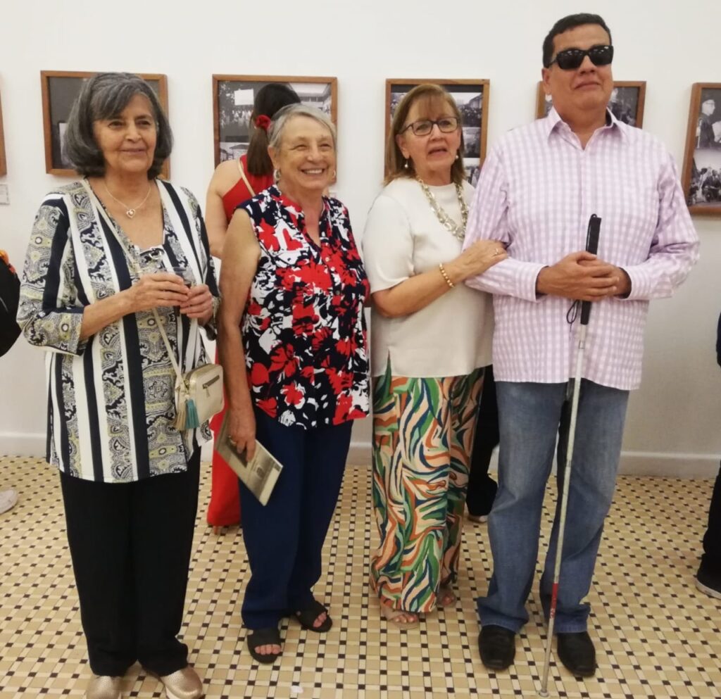 De izquierda a derecha: Consuelo Flórez Noriega, profesora Ivonne Suárez, Martha Lucía y Luis Jesús Flórez Noriega.