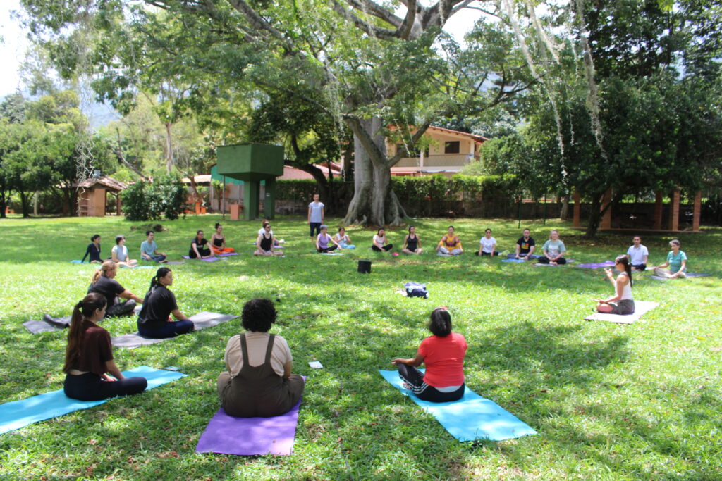 Práctica de yoga y relajación