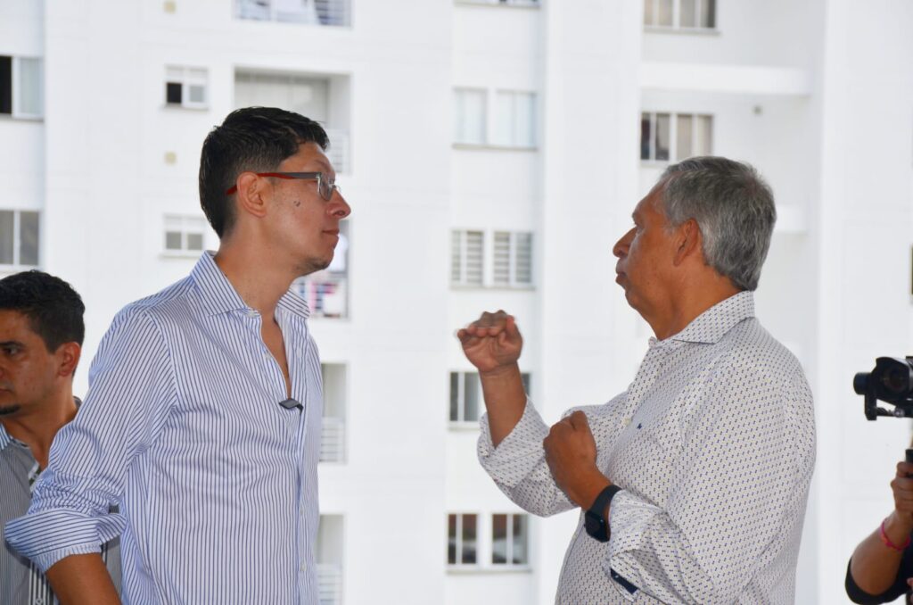 El ministro de Educación y el rector de la UIS durante la puesta en servicio de las residencias universitarias.