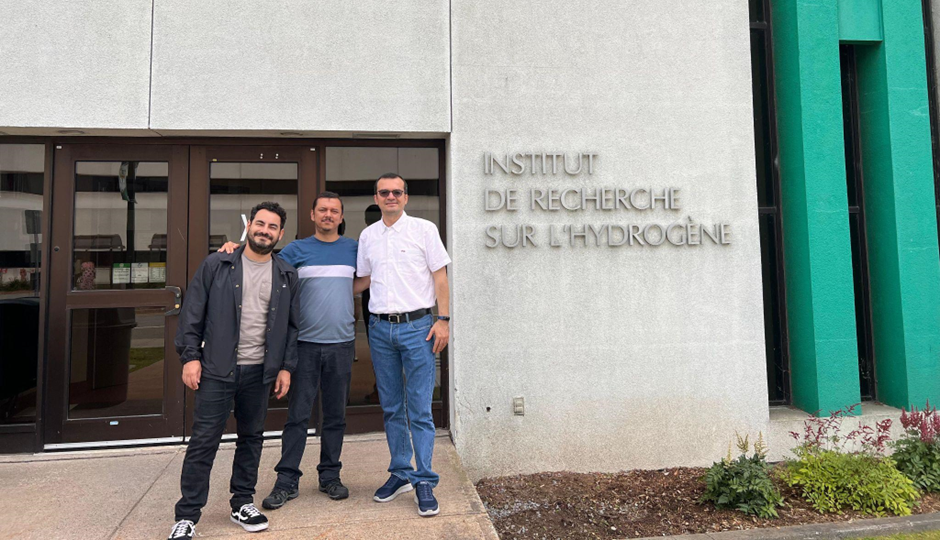 Imagen de los tres profesores UIS en la Universidad de Quebec-Institut de Recherche sur L´Hydrogène