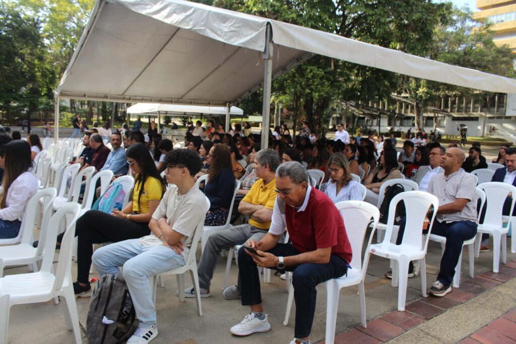 Imagen de asistentes al evento