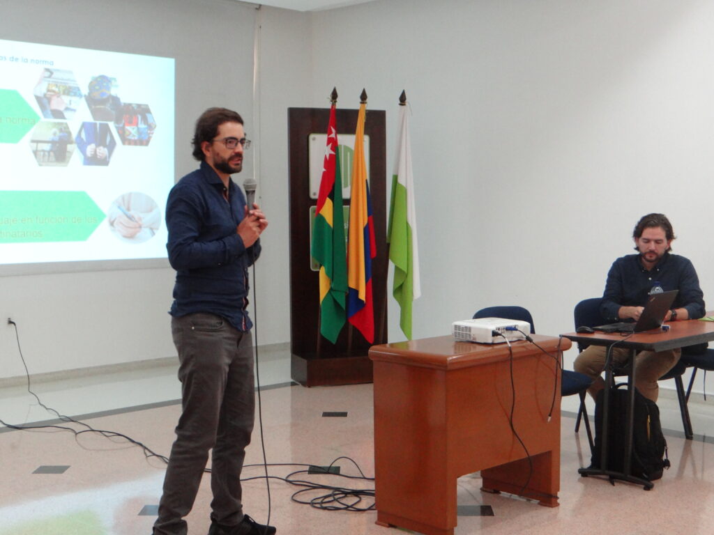 Durante la charla de capacitación.