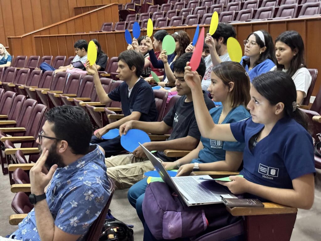 Estudiantes de Medicina durante el desarrollo de la actividad