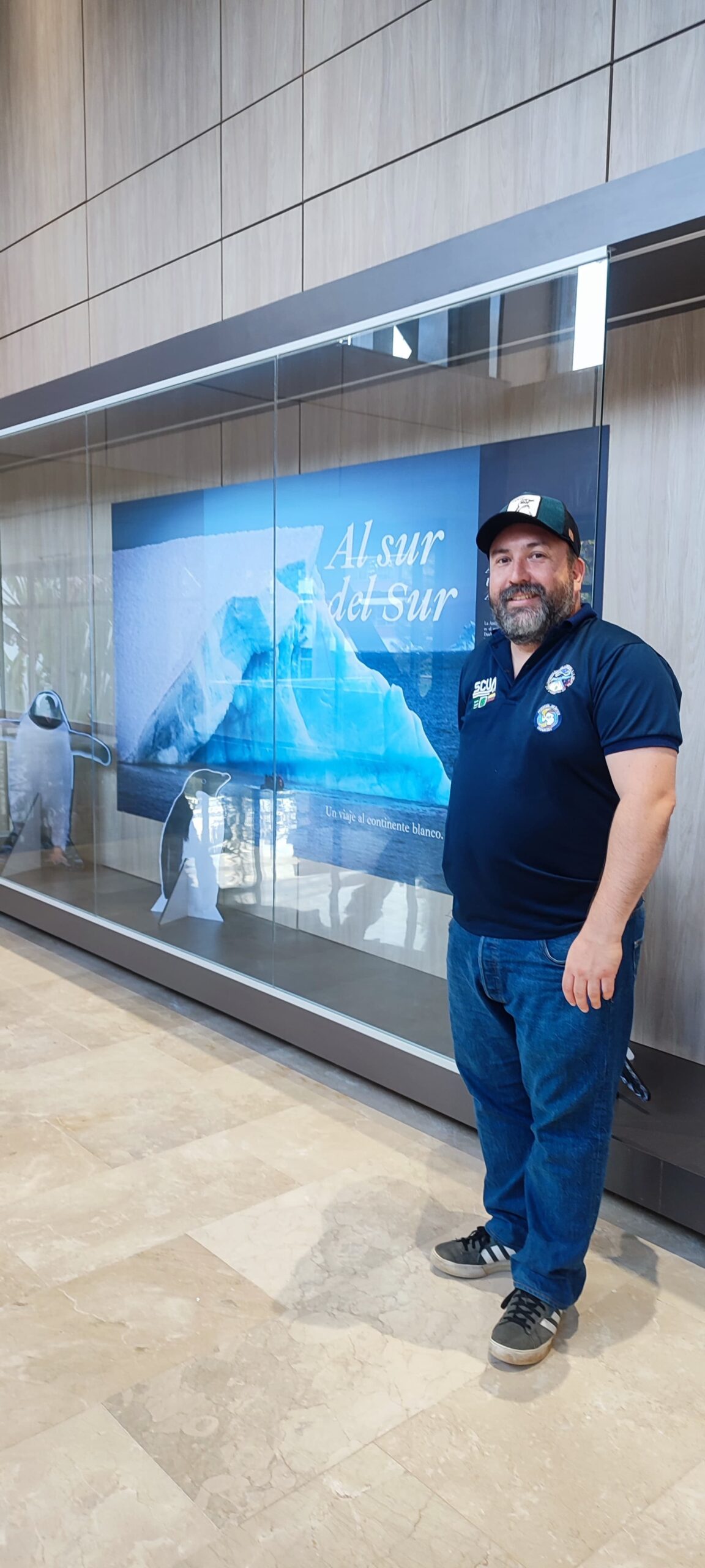 Professor Julián Rodríguez Ferreira in his exhibition 'Al sur del sur'.