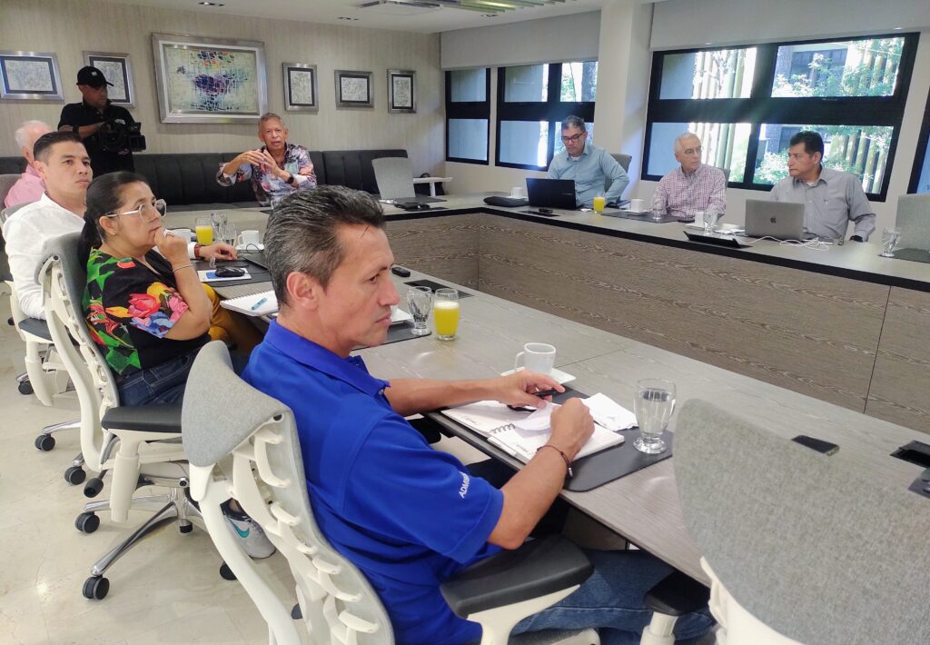 Miembros del Consejo Directivo de UISALUD durante su última reunión. 