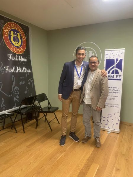 profesor de la Escuela de Artes UIS, Robinson Giraldo Villegas y Andrés Simeó