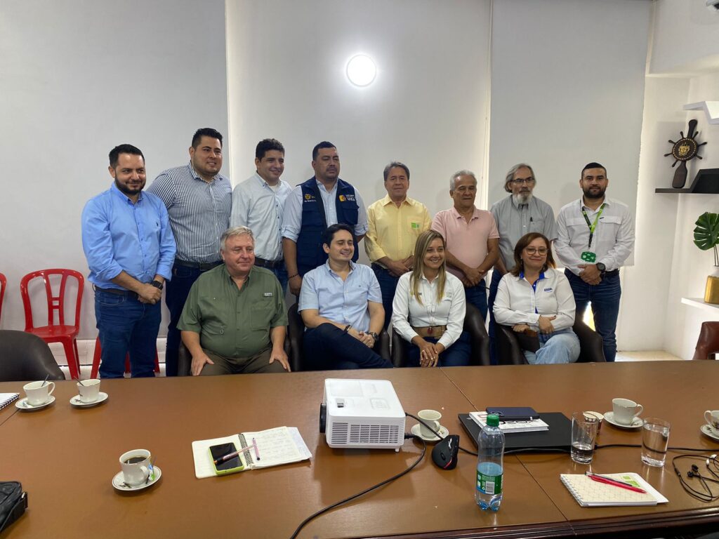 Delegación de la Universidad Industrial de Santander (UIS), conformada por Amado Guerrero, director del Instituto de Estudios Interdisciplinarios y Acción Estratégica para el Desarrollo (IDEAD); Viatcheslav Kafarov, profesor de la Escuela de Ingeniería Química; Gabriel Ordóñez, profesor de la Escuela de Ingeniería Eléctrica y Electrónica; Andrés Montes, coordinador de la sede UIS Barrancabermeja; y Luis Eugenio Prada, profesional de la rectoría, participó en una reunión organizada por la Unidad de Planeación Minero Energética (UPME).