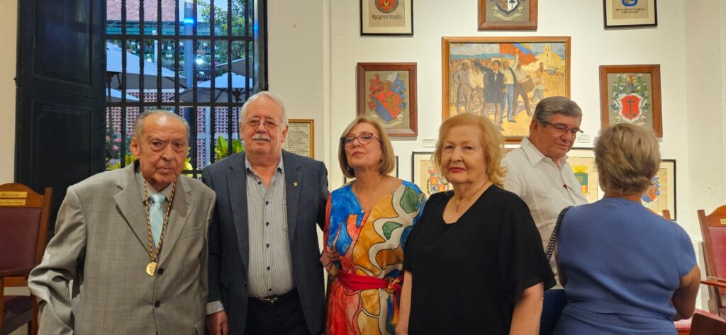 Carlos Cortés, Mauricio Duarte, Elsa María Serpa, a su lado la esposa del Dr. Cortés y Eduardo Muñoz Serpa