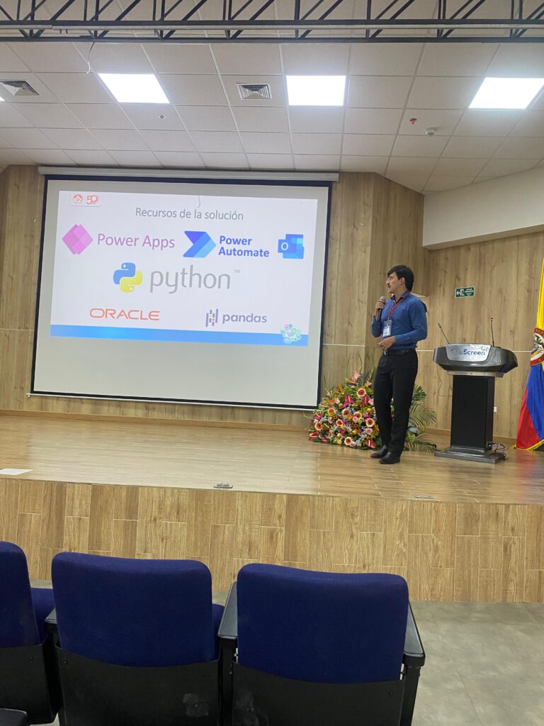 Julián David León Quintero, estudiante de la Escuela de Ingeniería de Sistemas de la Universidad Industrial de Santander (UIS), como ponente en el V Congreso Internacional de Ciencias Básicas e Ingenierías 2024.