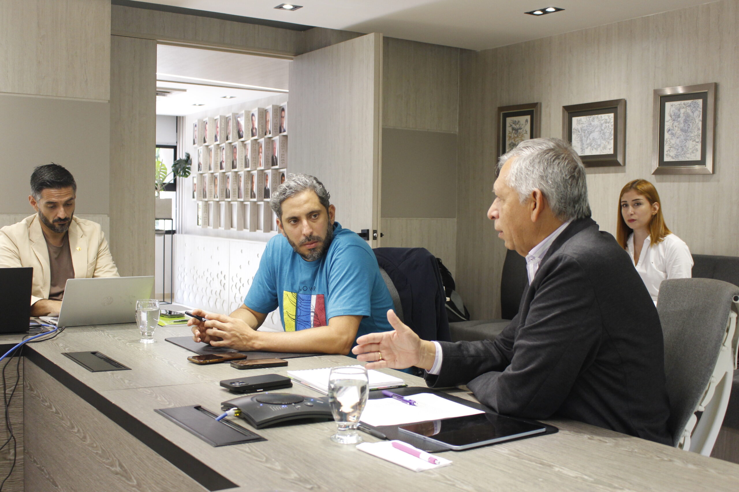 El rector UIS, Hernán Porras, junto a Nicolás Corso, delegado del presidente de Colombia en el Consejo Superior