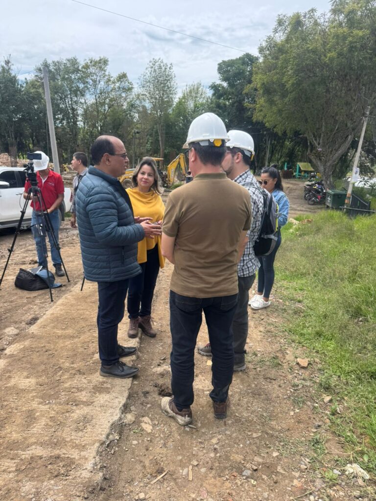 Comitiva del Ministerio de Educación Nacional visitó avance de obra de la nueva Sede UIS Málaga