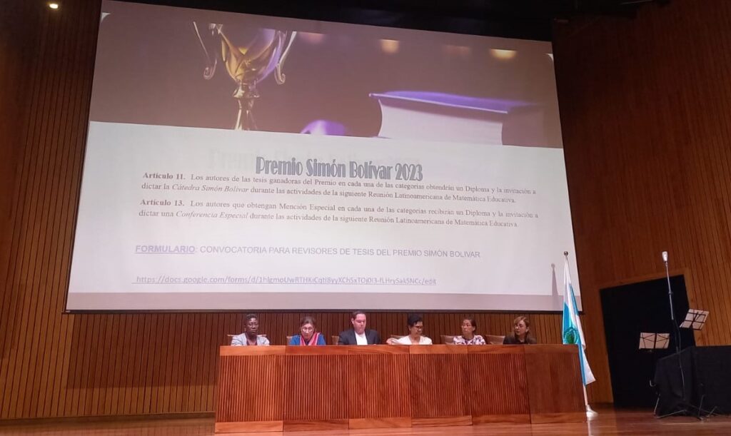 Imagen de la ceremonia de entrega del Premio Simón Bolívar en la Universidad de Costa Rica.