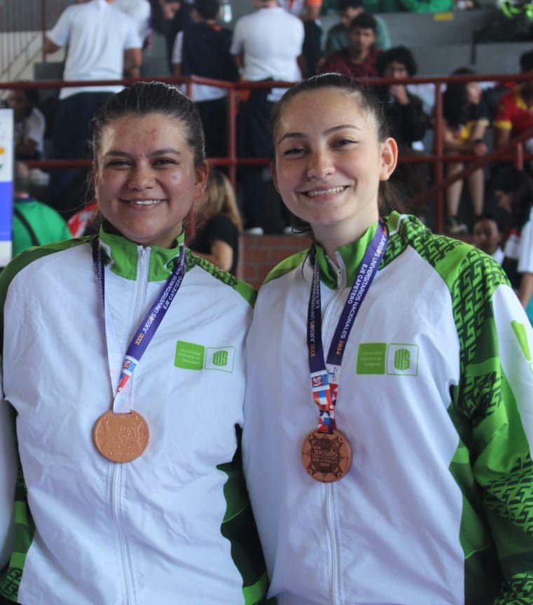 Karen y Luisa, ganadoras de la medalla de bronce en los Juegos Nacionales Ascún