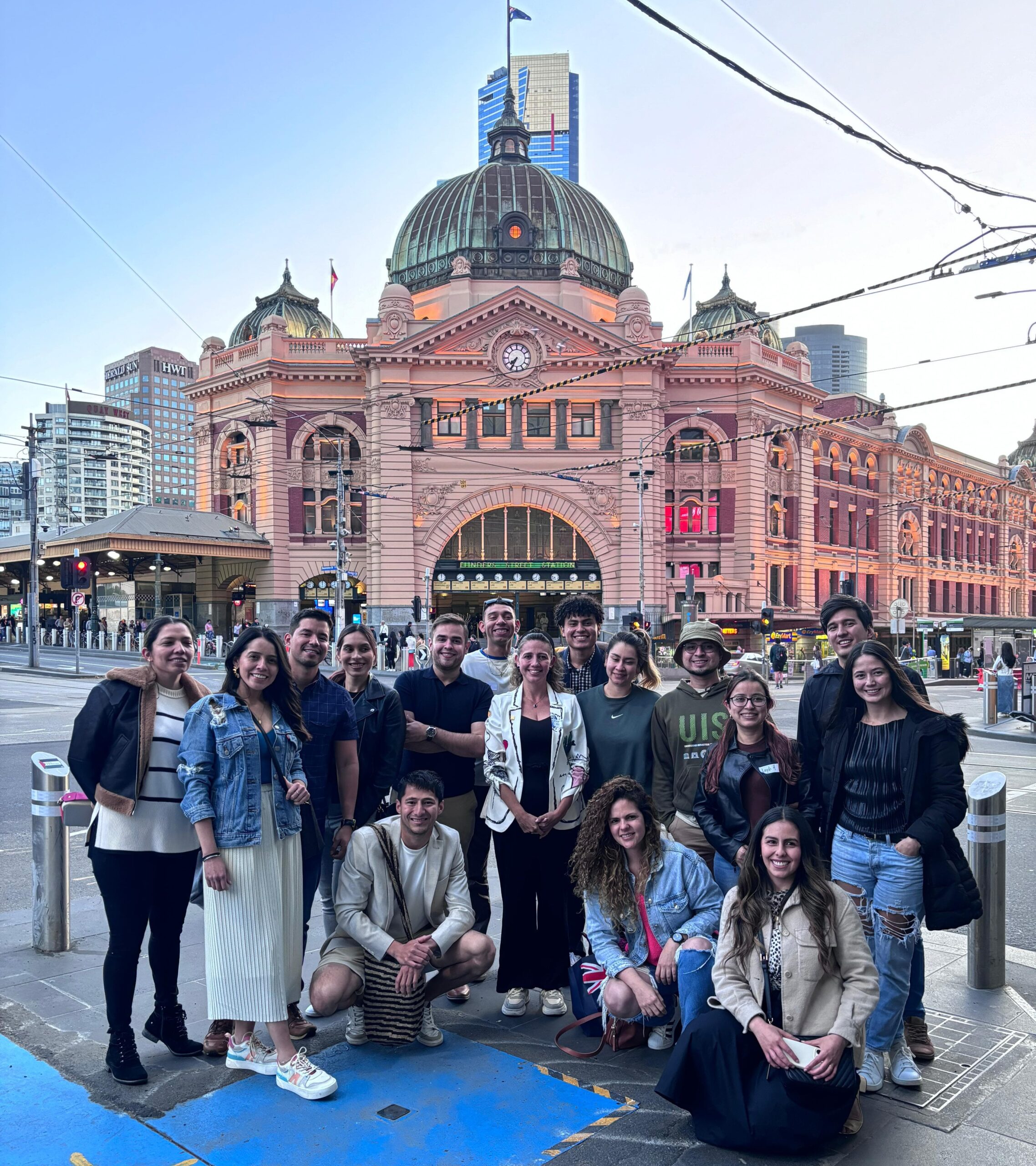 Encuentro con Egresados UIS residentes en Melbourne: Jose Jairo Villarreal, Orlando Caballero, Diana Montagut, Andrés Felipe León, Lesly Meléndez, Diana Carreño, Leidy Delgado, Lina Peña, Angélica León, Tiffany Urquijo, Jhon Jarlin García, Dayan Ramos, Julian Mejía, Christian Vanegas, Laura Cantillo, Jennifer Rodríguez, Jessica Salgar, Yenny Caballero, Andrés Cuarán, Daniel Valbuena y Leidy Hernández.