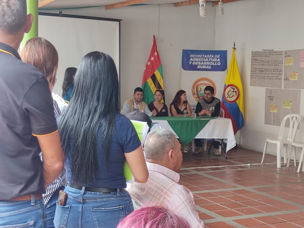 Estudiantes del programa Zootecnia de la Universidad Industrial de Santander- Sede Málaga participaron del taller liderado por la secretaria de Agricultura de la Gobernación de Santander, sobre la construcción de la hoja de ruta para la transformación de sistemas alimentarios y uso del suelo en el departamento.