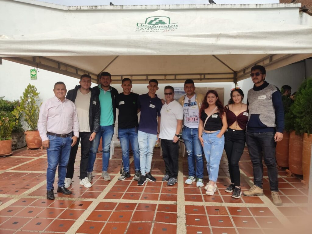 Estudiantes del programa Zootecnia de la Universidad Industrial de Santander- Sede Málaga participaron del taller liderado por la secretaria de Agricultura de la Gobernación de Santander, sobre la construcción de la hoja de ruta para la transformación de sistemas alimentarios y uso del suelo en el departamento.