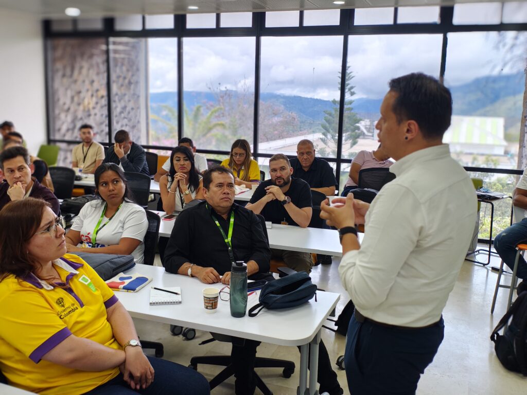 Gestores Territoriales y Administrativos en el encuentro de seguimiento y avances a la implementación del Programa Sonidos para la Construcción de Paz, PSCP, en alianza con la UIS.