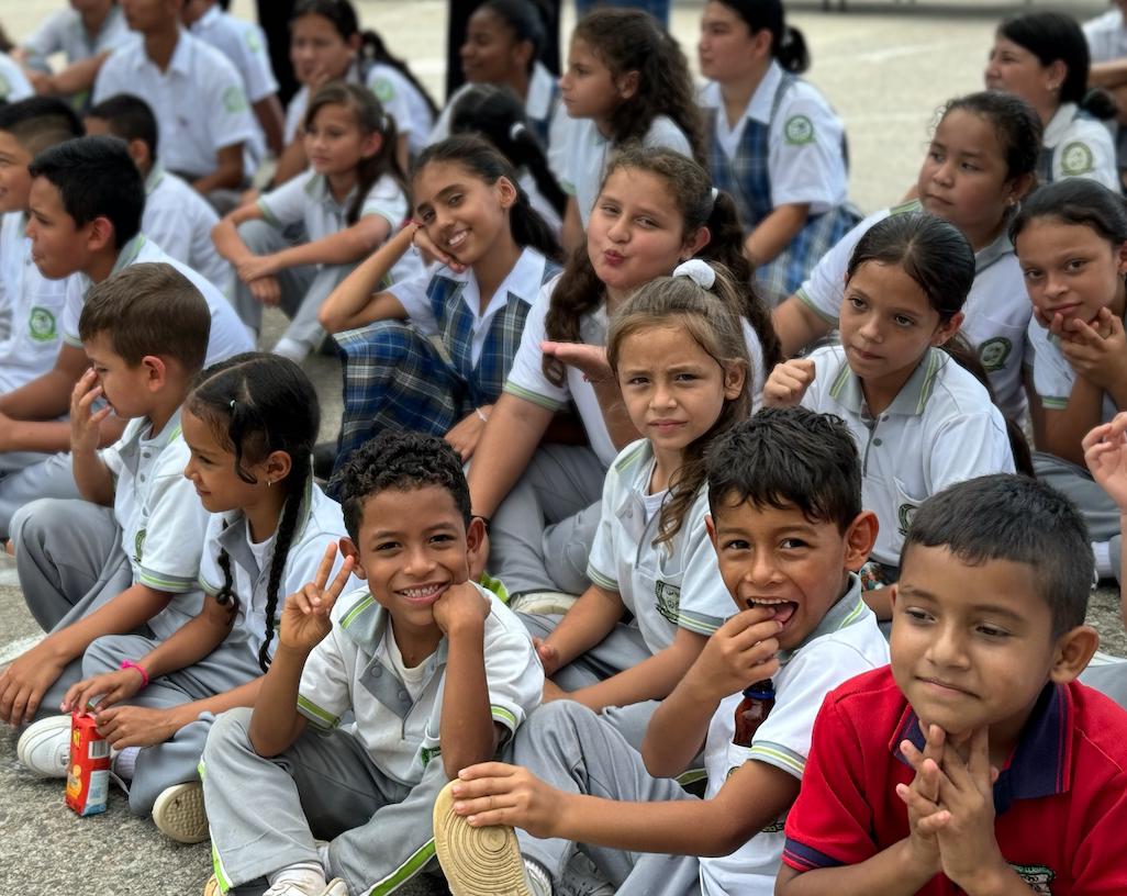 Estudiantes del colegio La Estación, en Lebrija Santander.