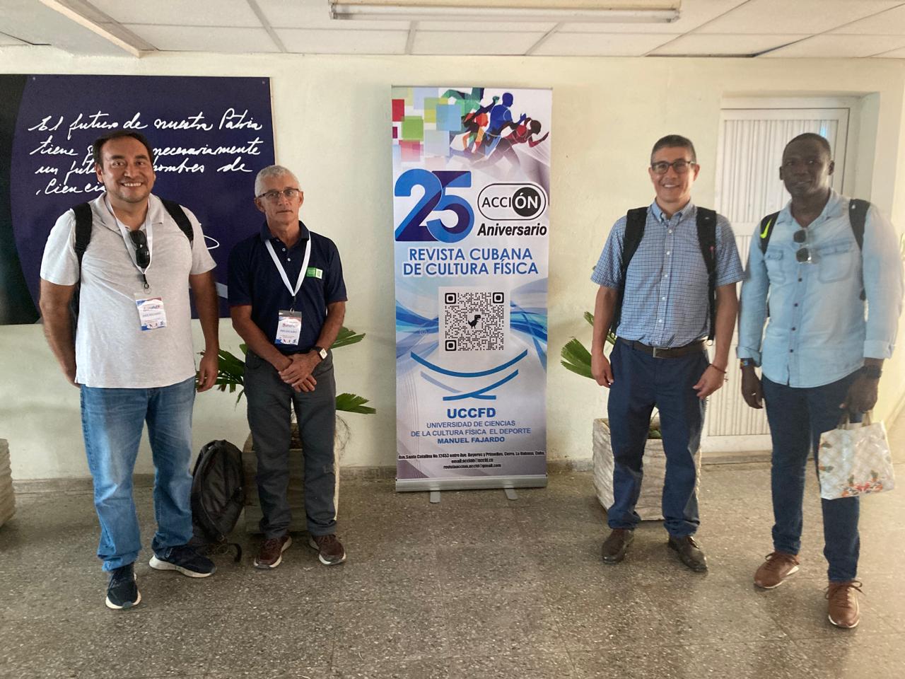 Imagen de los profesores participando en la Convención que se realiza en Cuba.