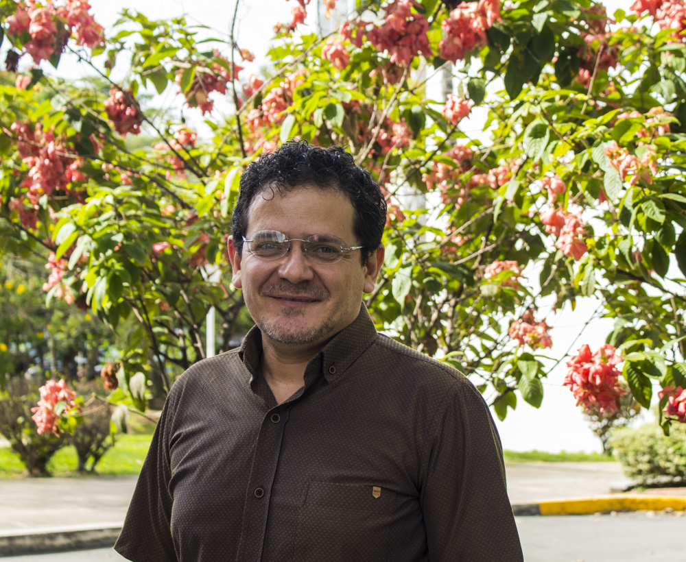 Profesor William Elvis Plata Quezada.