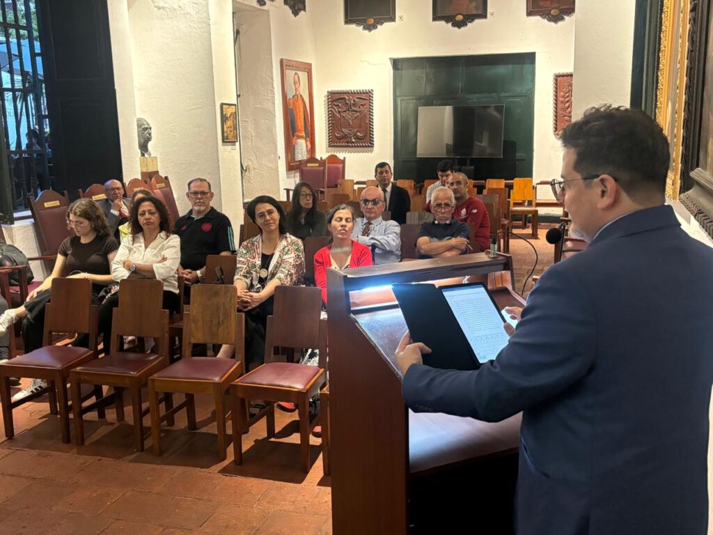 Académico William Elvis Plata, durante sus palabras al ingreso como Miembro Correspondiente de la A.H.S.