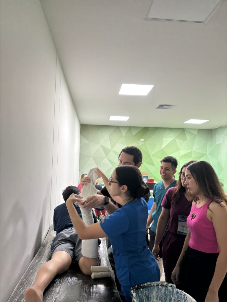 Students participating in the XXIII Annual Course of Residents of the Orthopedics and Traumatology Postgraduate Course of the Universidad Industrial de Santander (UIS).