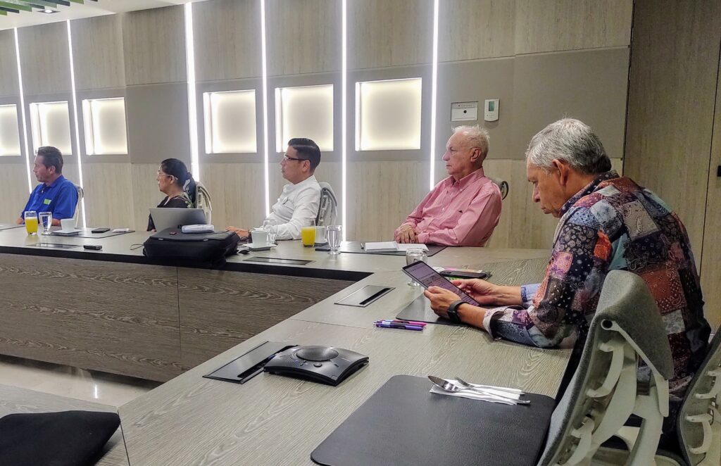 Miembros del Consejo Directivo de UISALUD durante su última reunión. 