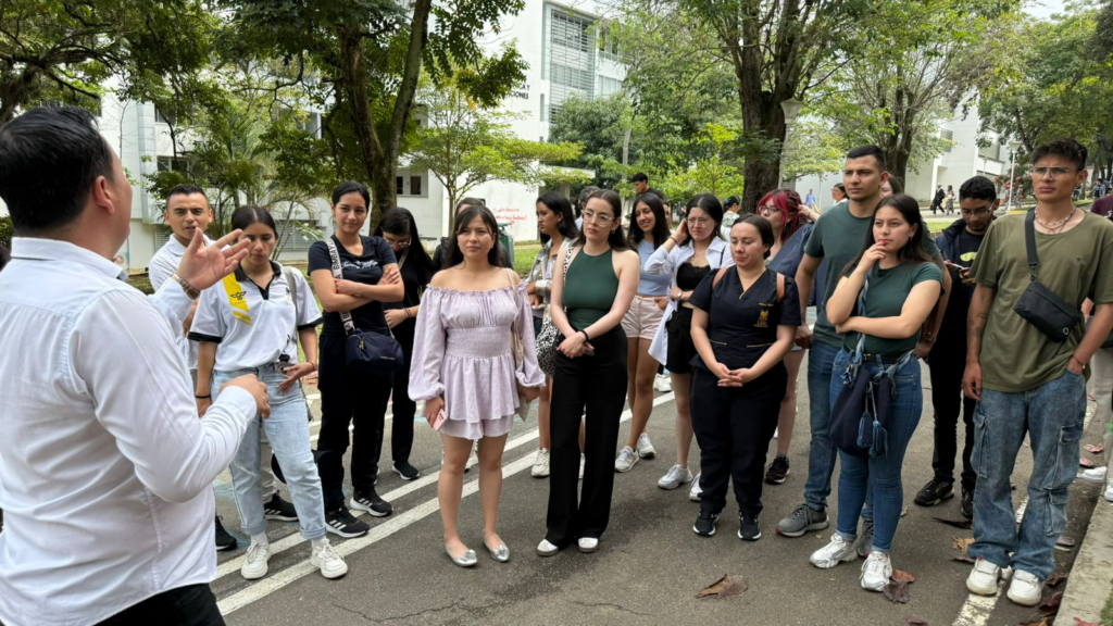 Imagen de la visita de estudiantes de  la UPTC