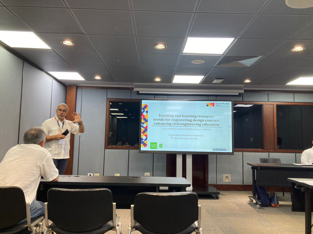 Profesor Guillermo Mejía Aguilar durante el Encuentro Internacional Educacional de Ingeniería 2024.