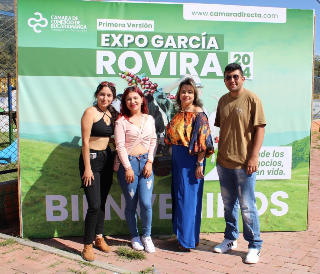 Members of the Semillero Sipaf of the Zootechnical program of the UIS Malaga Campus and Coordinator of the UIS Malaga Campus, Deicy Dalila Delgado Diaz in the first version of Expo Garcia Rovira 2024.