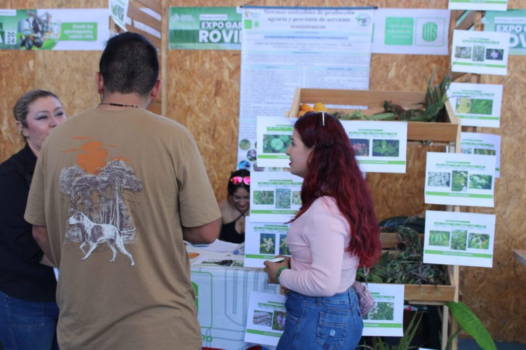 Members of the Semillero Sipaf of the Zootechnical program of the UIS Malaga Campus and Coordinator of the UIS Malaga Campus, Deicy Dalila Delgado Diaz in the first version of Exp.
o García Rovira 2024.