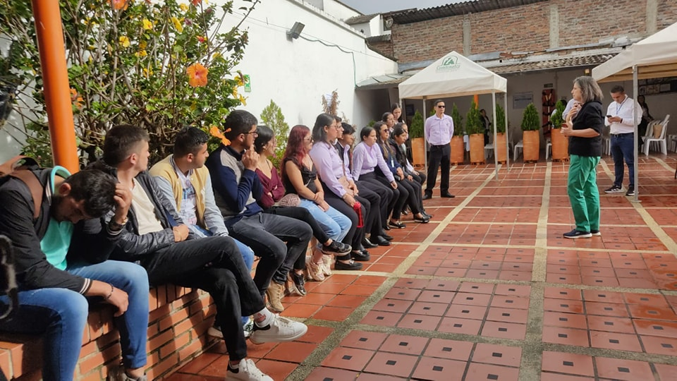 Students of the Zootechnical program of the UIS Malaga Campus and Professor Julian Botero, represented the UIS in an event organized by the Secretary of Agriculture of Santander.