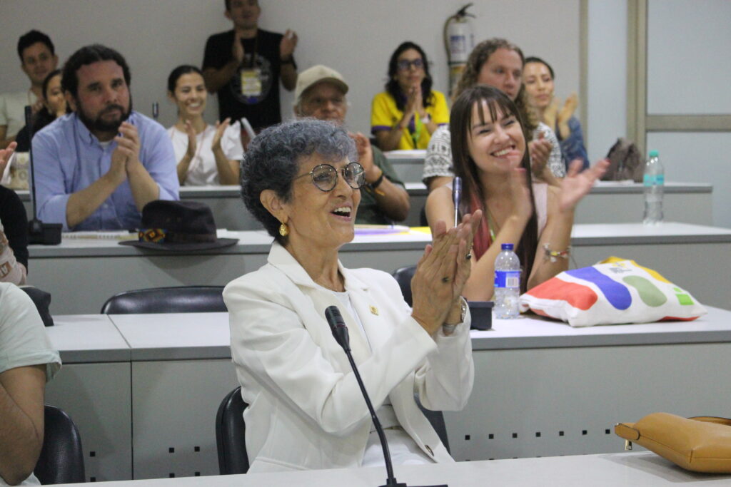 Decana Facultad de Ciencias Humanas, Ana Cecilia Ojeda participando Encuentro Nacional de Literatura Infantil y Juvenil. 