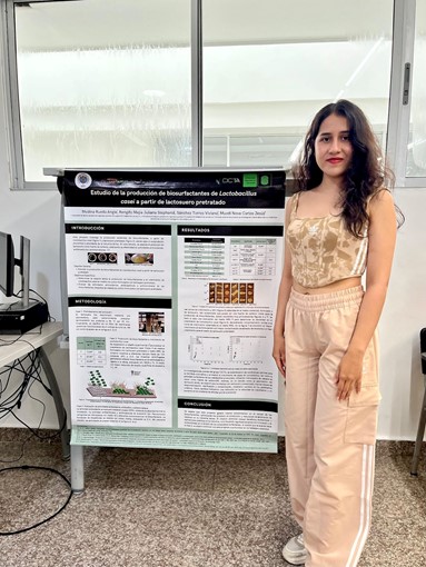 Estudiante UIS, Angie Natalia Medina Rueda, durante su participación en evento de semilleros de investigación de la RedCOLSI. 