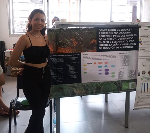 Estudiante UIS, Catalina Niño Bonilla, durante su participación en evento de semilleros de investigación de la RedCOLSI. 