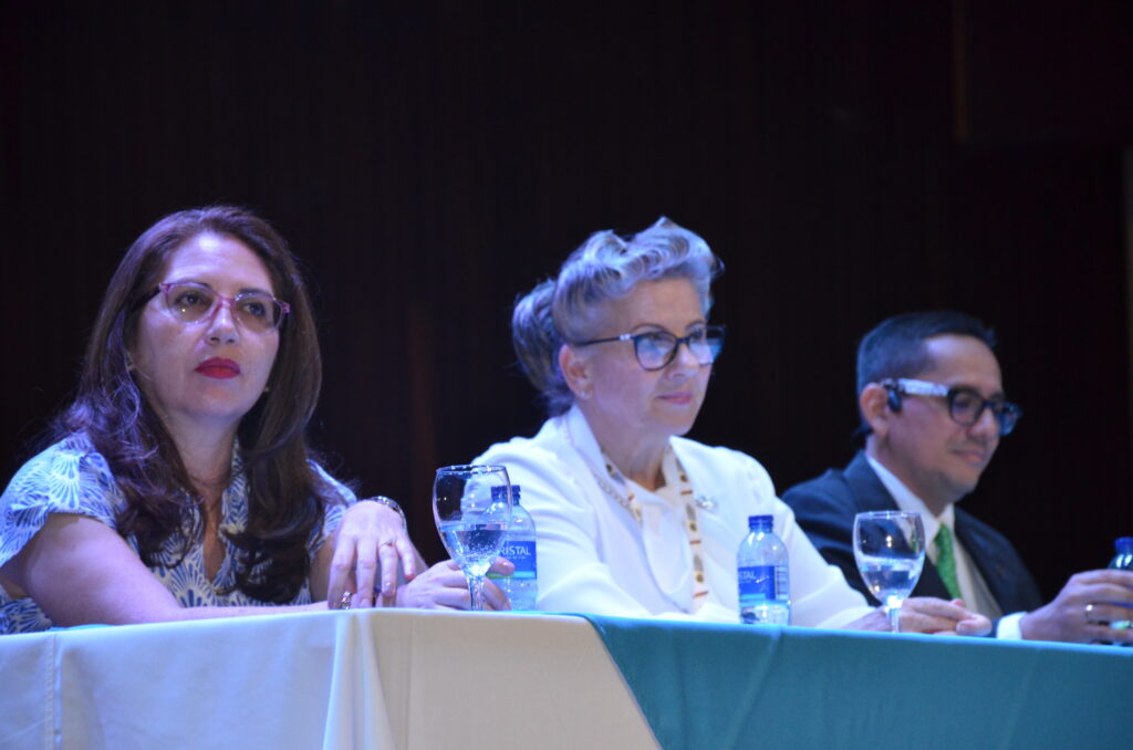 Elena Stashenko, profesora e investigadora de la UIS; Diana Cristina Sinuco León; Daniel Sierra Bueno.