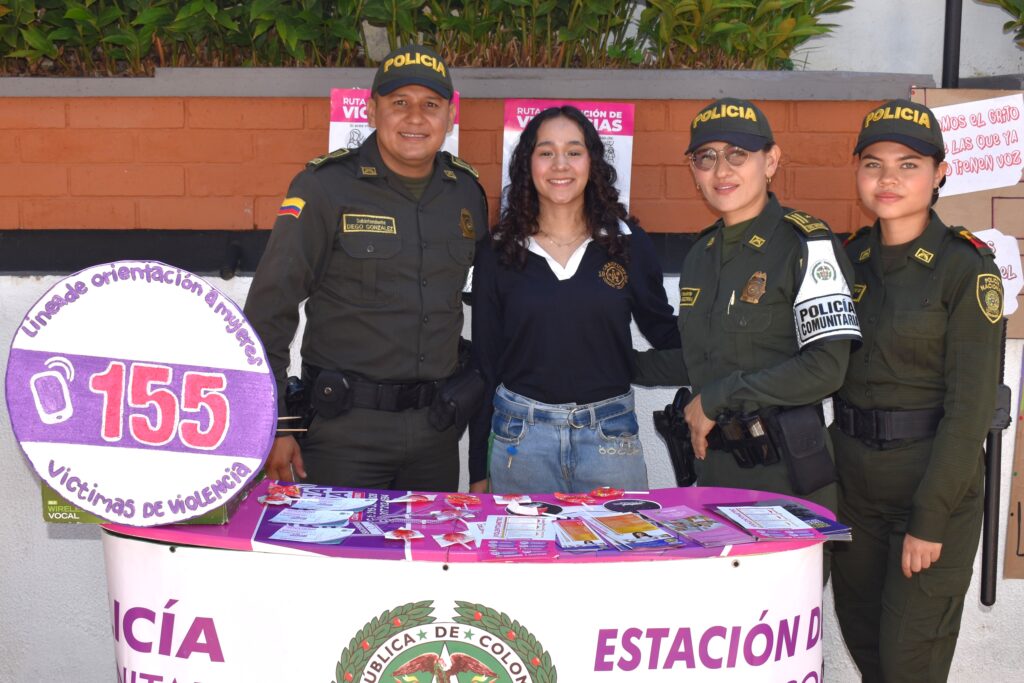 Una estudiante del IPRED en la Patrulla Púrpura.